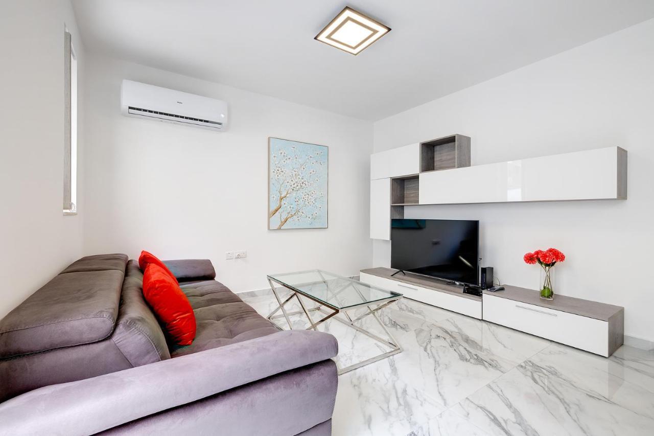 Cosy Apartment Steps To St George'S Bay Saint Julian's Εξωτερικό φωτογραφία