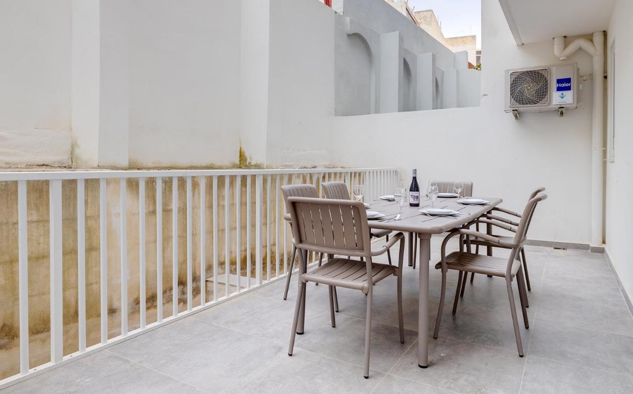 Cosy Apartment Steps To St George'S Bay Saint Julian's Εξωτερικό φωτογραφία