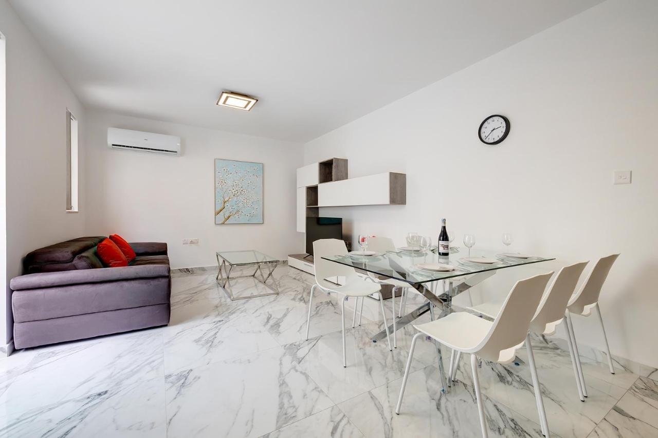 Cosy Apartment Steps To St George'S Bay Saint Julian's Εξωτερικό φωτογραφία