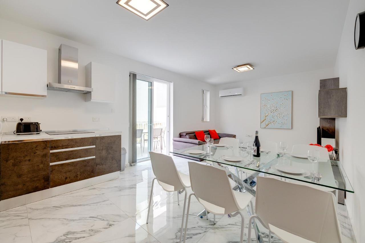 Cosy Apartment Steps To St George'S Bay Saint Julian's Εξωτερικό φωτογραφία